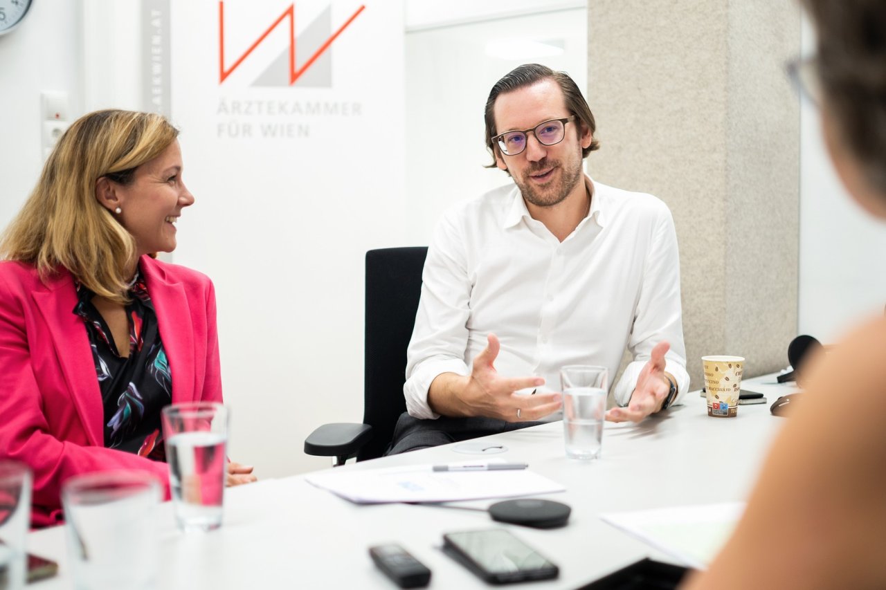 Konrad betont, „das in dieser ganzen Debatte um die Wichtigkeit der Wahlärzte unbedingt auch gesehen werden muss, dass sie, abseits von allen anderen Dingen, Innovationstreiber sind."