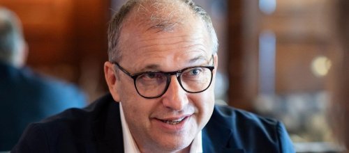 Der interviewte Thomas Holzgruber im Gespräch