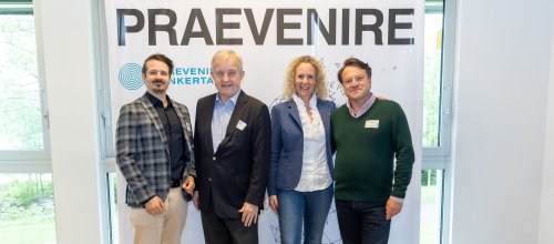 Auf dem Foto sind vier Personen zu sehen - von links nach rechts: Benjamin Glaser, Johannes Steinhart, Karin Hawlisch-Höfferl und Paul Schönfeld