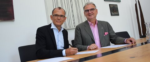 Stefan Kiechl (li.) und Rektor W. Wolfgang Fleischhacker.