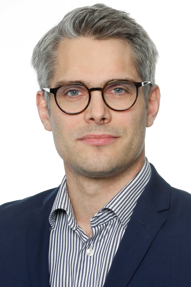 Porträtfoto des Medizinhistorikers Nils Hansson, der eine Brille aufhat.